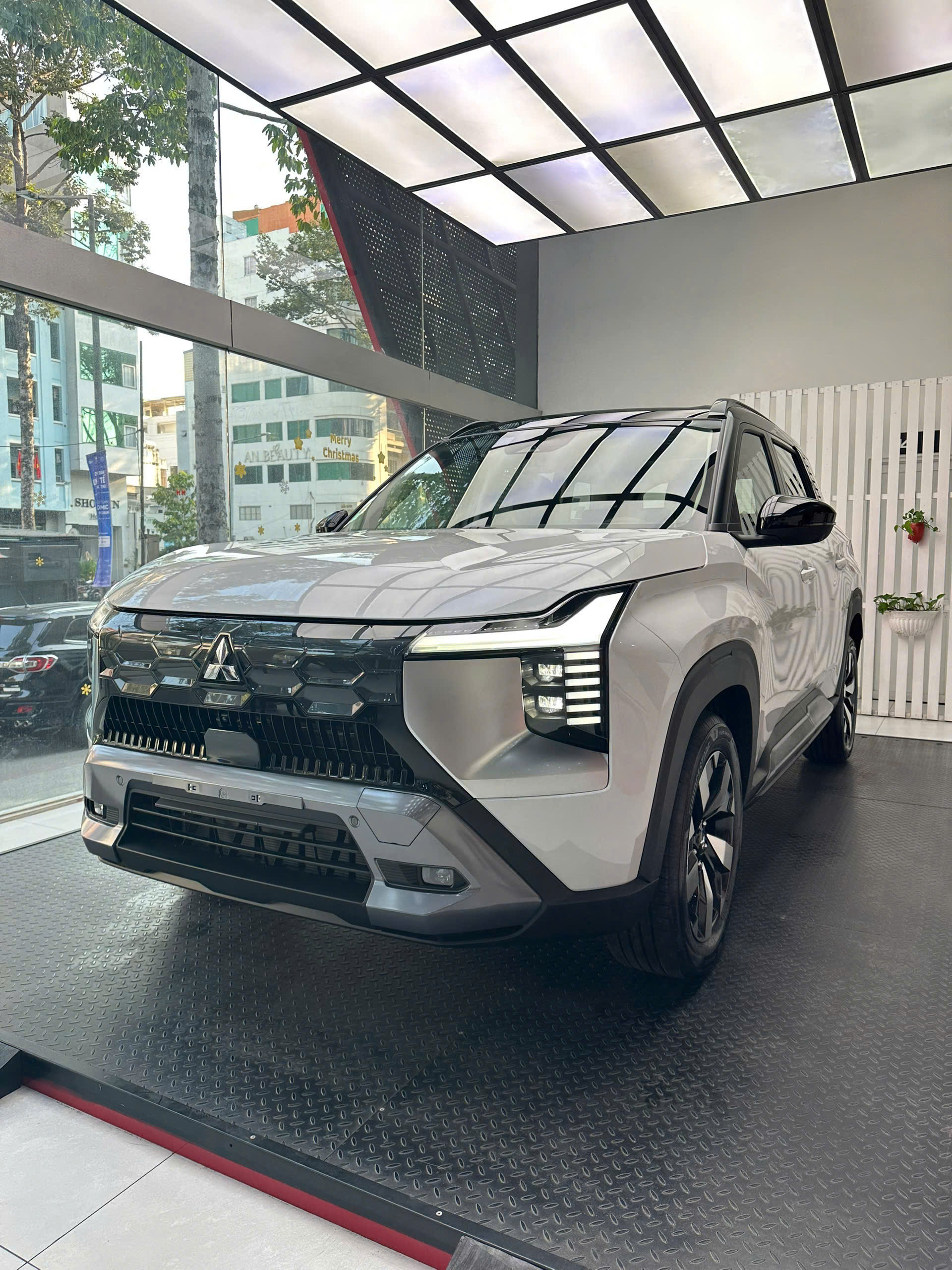 Mitsubishi Destinator 